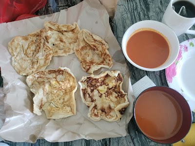 AL-JALAL BY Habib's Rojak serves four golden roti canai flatbreads with two bowls of rich curry dipping sauce on a wooden table. — Items: Roti Canai · Curry Dipping Sauce