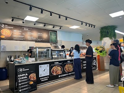 N2 No Nonsense Foods restaurant counter at Nanyang Poly serving customizable rice bowls with base at $6.50, grilled chicken protein, vegetables, and in-house sauces, with budget meals at $10. — Items: Base $6.50 · Protein - Grilled Chicken Breast · Vegetables · In-House Sauces · Budget Meal $10