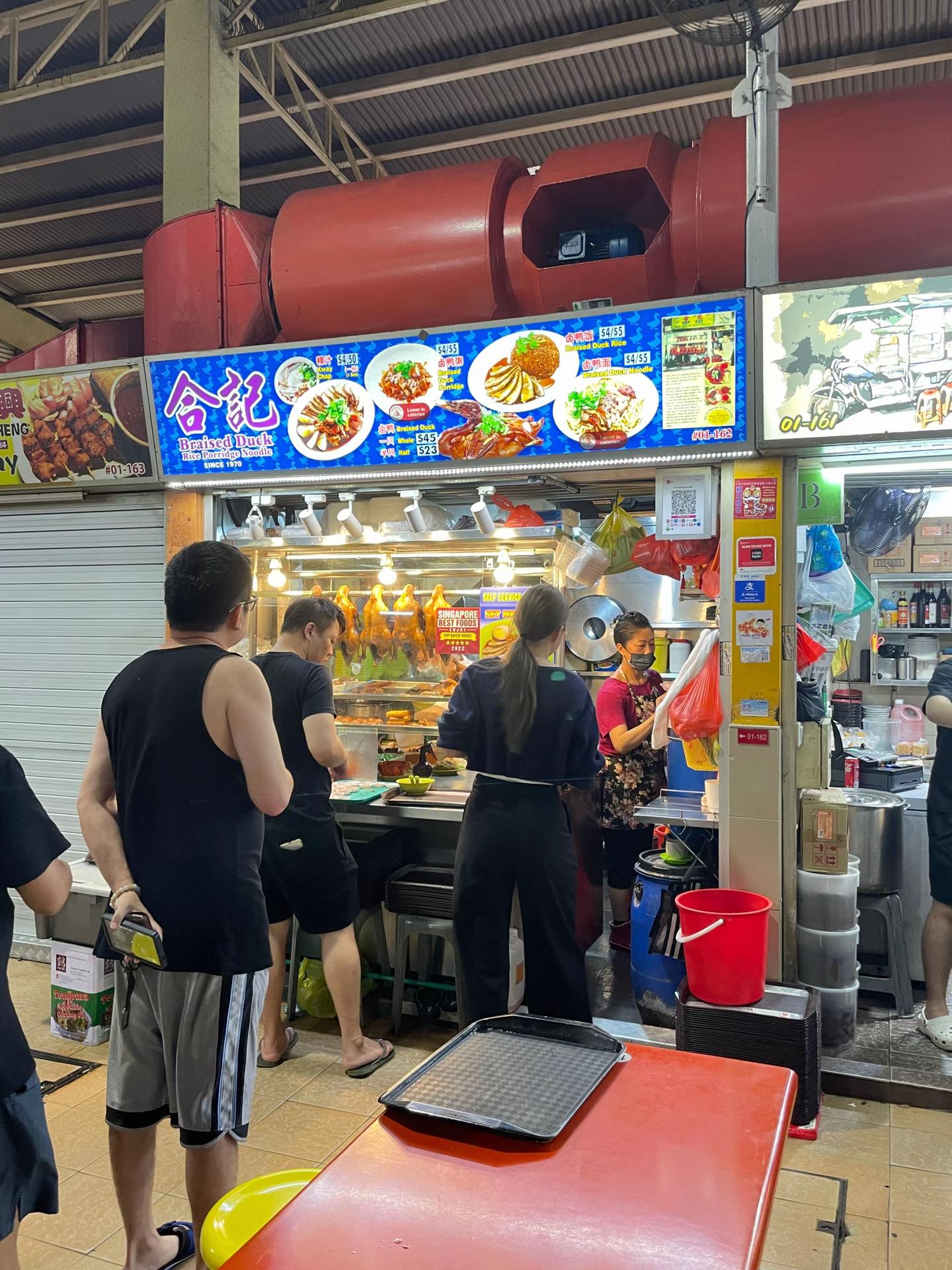 This morning , I was invited to play pickleball at my friend ‘s club located in the central part of Singapore . It was just an hour of outdoor court rally but the heat was getting unbearable by late m