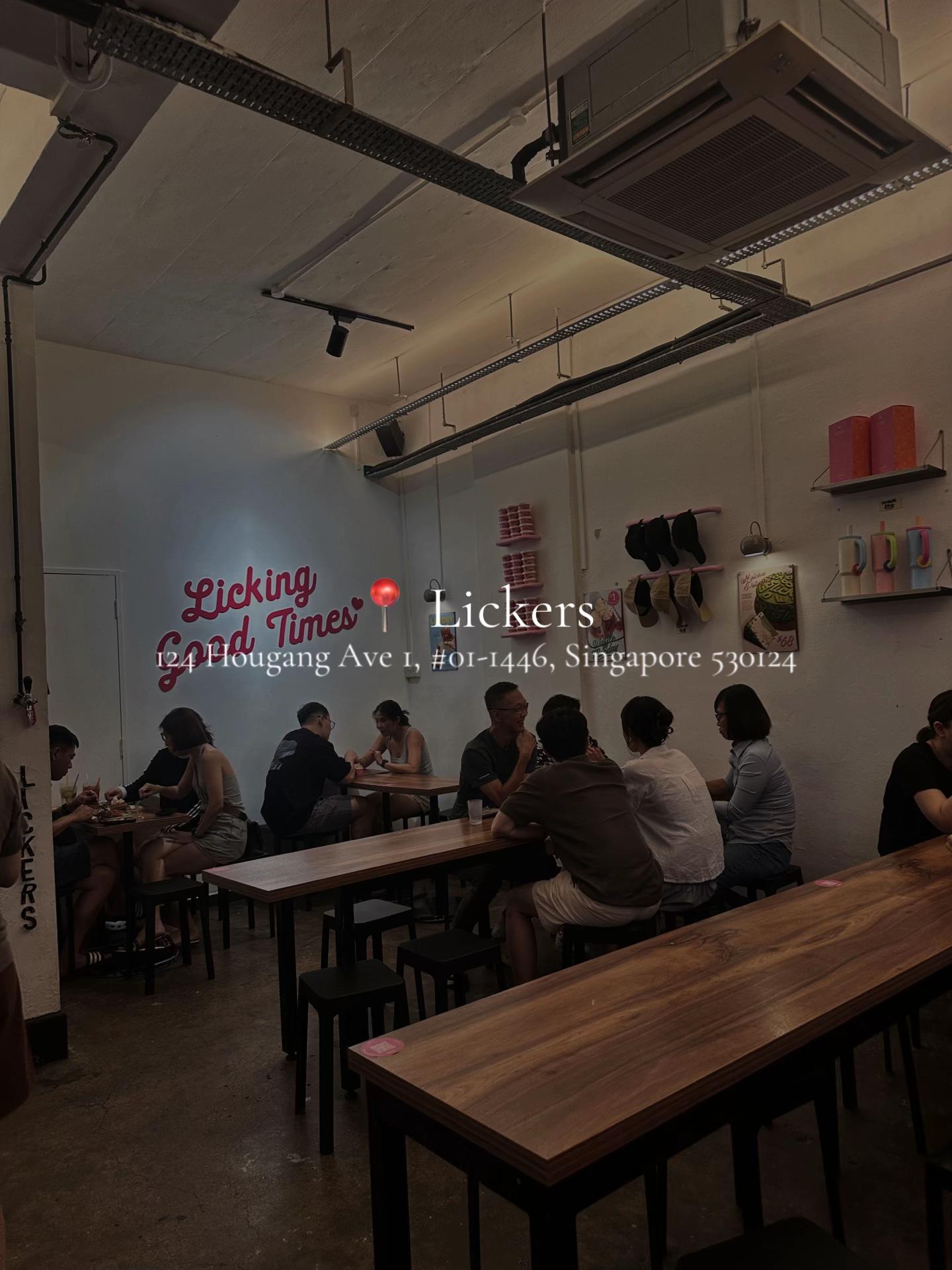 124 Hougang Ave 1, #01-1446, Singapore 530124

⭐️⭐️⭐️
lowkey love the ice cream but the waffle im on the fence.
super airy and light with a slight crisp but yet I feel the the airiness of it dosent re