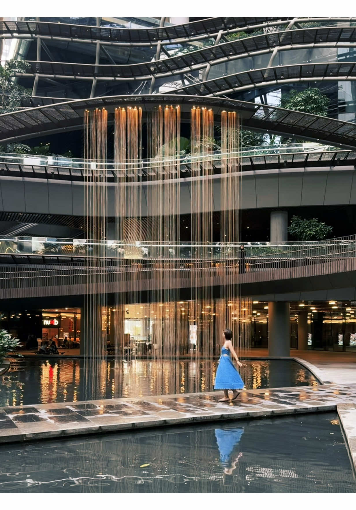 🏙️在新加坡Marina One
被高楼包围的绿色空间里🌿
新开了一家很有艺术氛围的意大利餐厅
就在流光水幕旁边✨超好打卡~
📍d.o.c Italian Restaurant

#新加坡 #新加坡探店 #新加坡意大利餐 #marinaone