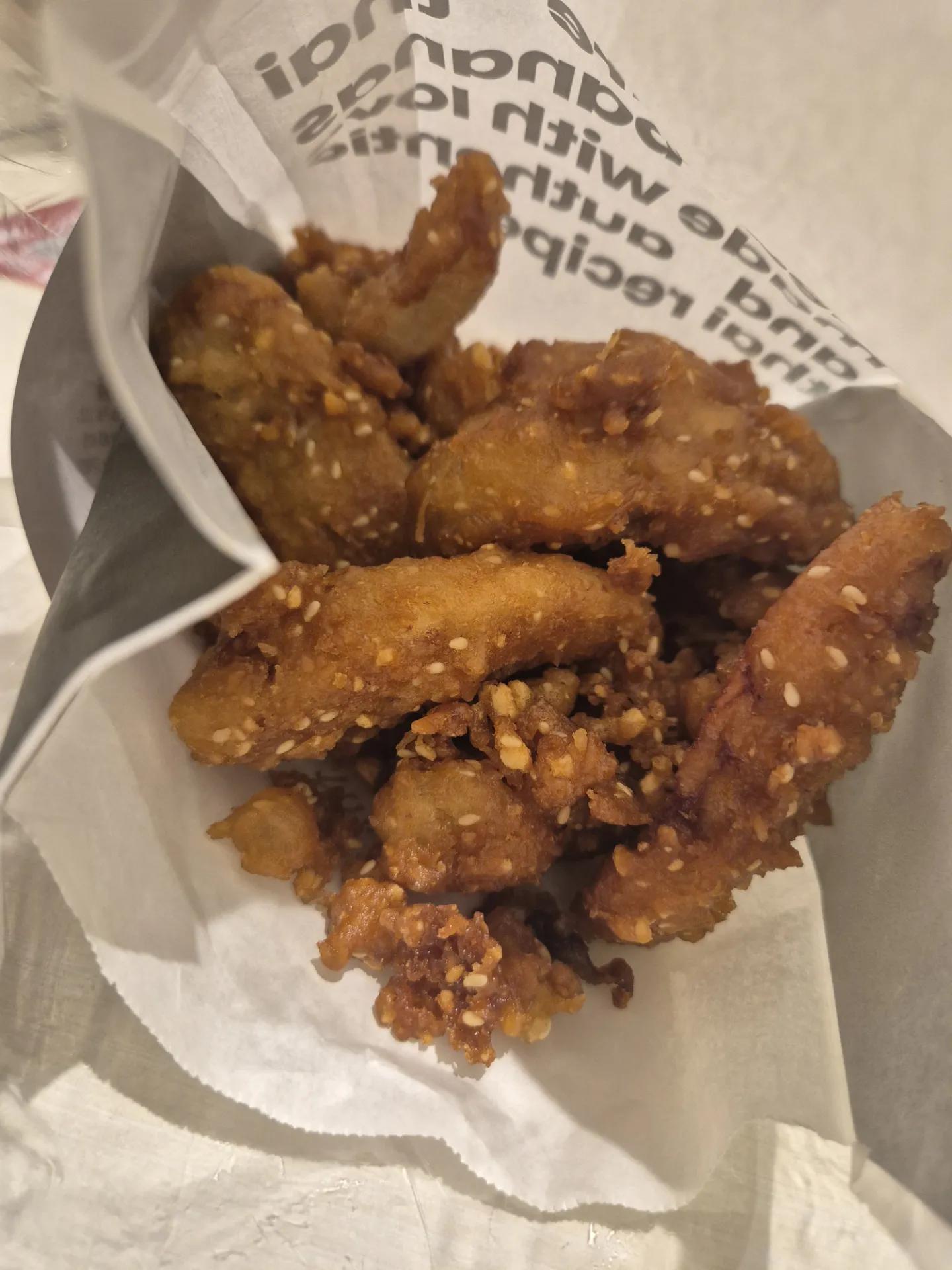 Price: $2.60 samsung promo
Location: Talad Thai Banana, Bishan Junction, Bishan Pl, #8 #B1 -K15, 579837
Review: 10/10 Super crispy and sweet bananas. Store staff was super friendly. Good deal

#friedb