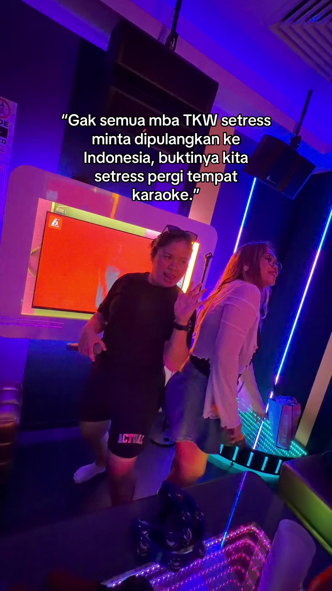 At least punya tempat gokil+biduan 🤫🤪🤪 ##anakrantausingapore🇸🇬 #tkwsingapura🇮🇩🇸🇬 #karaoke #jewelmusicbox @🧋Beby ༒⁶⁹ @@  LINA @ 