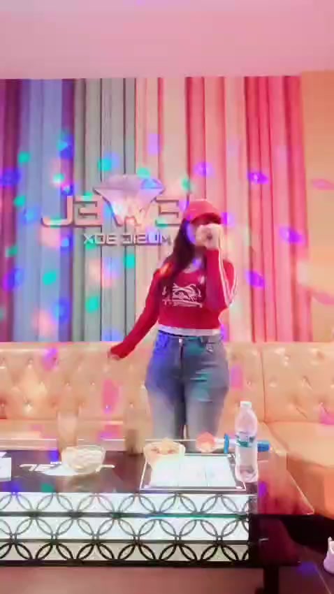 Maaf bukan vocalist.hanya hiburan untuk diri sendiri.
happy off day#jewelmusicbox 
#hiburan 
#singapore 
#fypシ゚viral 
#happyoffday 