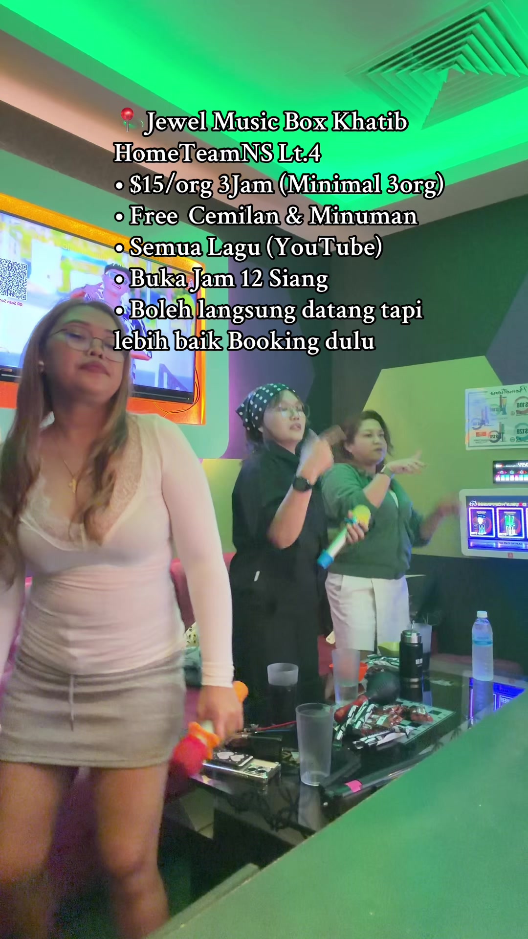 Dari pada panas”an, mending karaoke bareng besti 🔥🔥 #tkwsingapore #singaporelife🇸🇬 #karaoke #jewelmusicbox 
